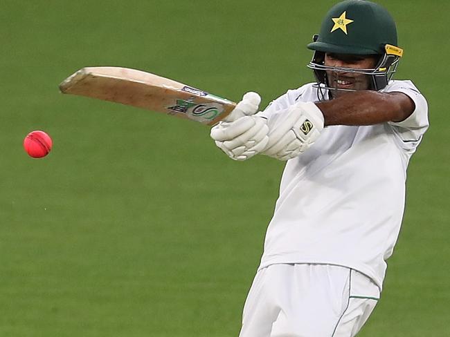 Asad Shafiq gets in on the act as the boundaries come quickly.