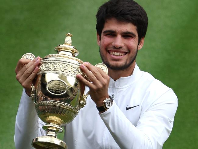 LONDON, ENGLAND - JULY 16: Carlos Alcaraz of Spain shows the Men's Singles Trophy to the crowd following his victory in the Men's Singles Final against Novak Djokovic of Serbia on day fourteen of The Championships Wimbledon 2023 at All England Lawn Tennis and Croquet Club on July 16, 2023 in London, England. (Photo by Patrick Smith/Getty Images)