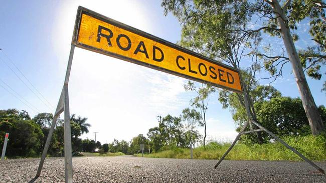 Road closed sign on Fairy Bower Road.  Photo Chris Ison / Morning Bulletin