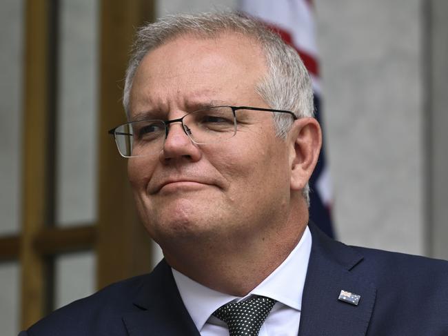 CANBERRA, AUSTRALIA - NewsWire Photos JANUARY 20, 2022: Prime Minister of Australia, Scott Morrison, Chief Medical Officer of Australia, Paul Kelly and Lieutenant-General John Frewen hold a press conference at Parliament House, Canberra. Picture : NCA NewsWire / Martin Ollman