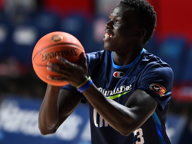 Makuach Maluach shoots for Melbourne United. Picture: Mark Brake/Getty Images.