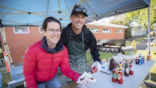 VOICEREF23, sausage sizzlers Amanda Avens and Tony Brodribb at Mount Nelson Primary School polling place at Mount Nelson, Tasmania. Picture: Chris Kidd