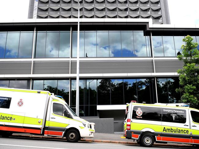 BRISBANE, AUSTRALIA - NewsWire Photos - JANUARY 13, 2021.Ambulance crews prepare to transport quarantined guests from the Hotel Grand Chancellor in Spring Hill, Brisbane. Guests will be evacuated after six people linked to the building tested positive to the highly-contagious UK variant of the coronavirus.Picture: NCA NewsWire / Dan Peled