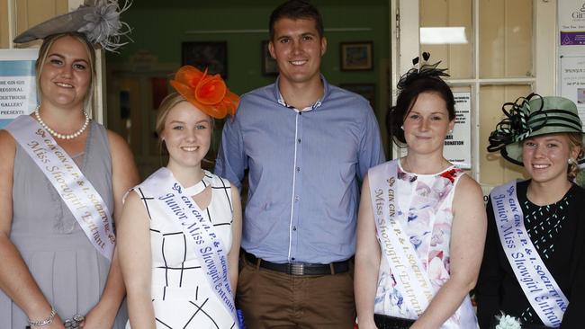 2016 entrants for the Gin Gin Showgirl and Miss Showgirl.