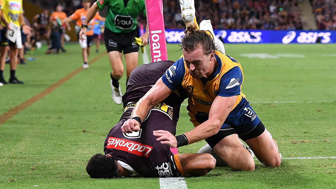 It doesn’t always go well however, with Xavier Coates landing awkwardly in Round 1 after a spectaclur put down. Picture: Getty Images.