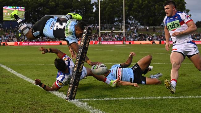 Sione Katoa defies gravity …