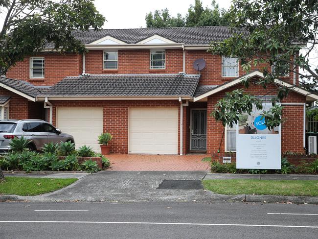 SYDNEY, AUSTRALIA: NewsWire Photos: APRIL 02 2024: A general stock view of a for sale sign on a home in the North Shore of Sydney, as Australian house prices hit record high for fifth consecutive month, making it increasingly difficult for new home buyers to get into the property market with the added cost of inflation. Picture: NCA NewsWire/ Gaye Gerard