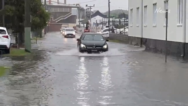 Flooding Brisbane, QLD: Flash Flooding Blocks Major Brisbane Roads ...