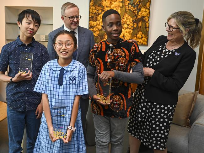 Joanne Lee, winner of the 2022 Green level (Years 3-4), flew the WA flag with Ozi Egesi. They’re pictured with Zach Cheng after his first win, Prime Minister Albanese and News Corp Australia Community Ambassador Penny Fowler. Picture: NCA NewsWire/Martin Ollman
