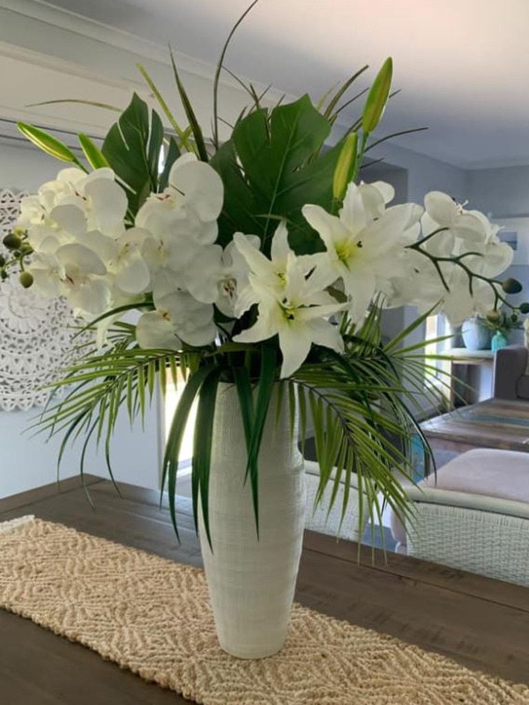 One shopper shared how this table arrangement cost her just $90. Picture: Bunnings Mums Australia/Facebook.