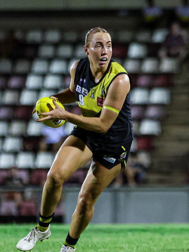 Eliza Hand playing for the Nightcliff Tigers in the 2024-25 NTFL season. Picture: Celina Whan / AFLNT Media