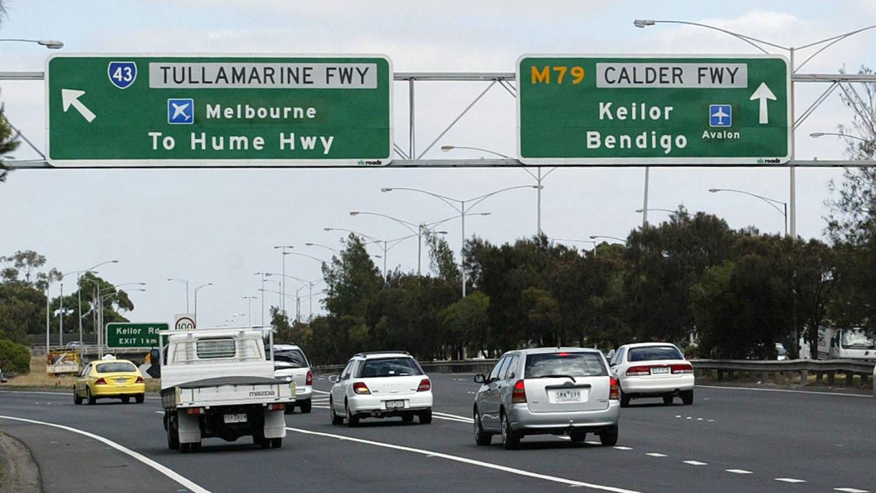 calder-freeway-delays-peak-hour-chaos-after-multi-car-crash-news