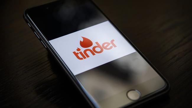 Authorities in Australia and overseas have issued warnings about hook-ups using dating apps, following a number of deaths linked to the services.