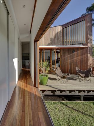 U-shaped Marrickville courtyard house has an award-winning finish ...