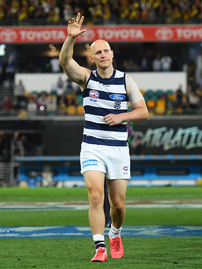 Gary Ablett of the Cats waves good bye to the crowd as he walks off in his final game during the 2020 AFL Grand Final. (Photo by Quinn Rooney/Getty Images)