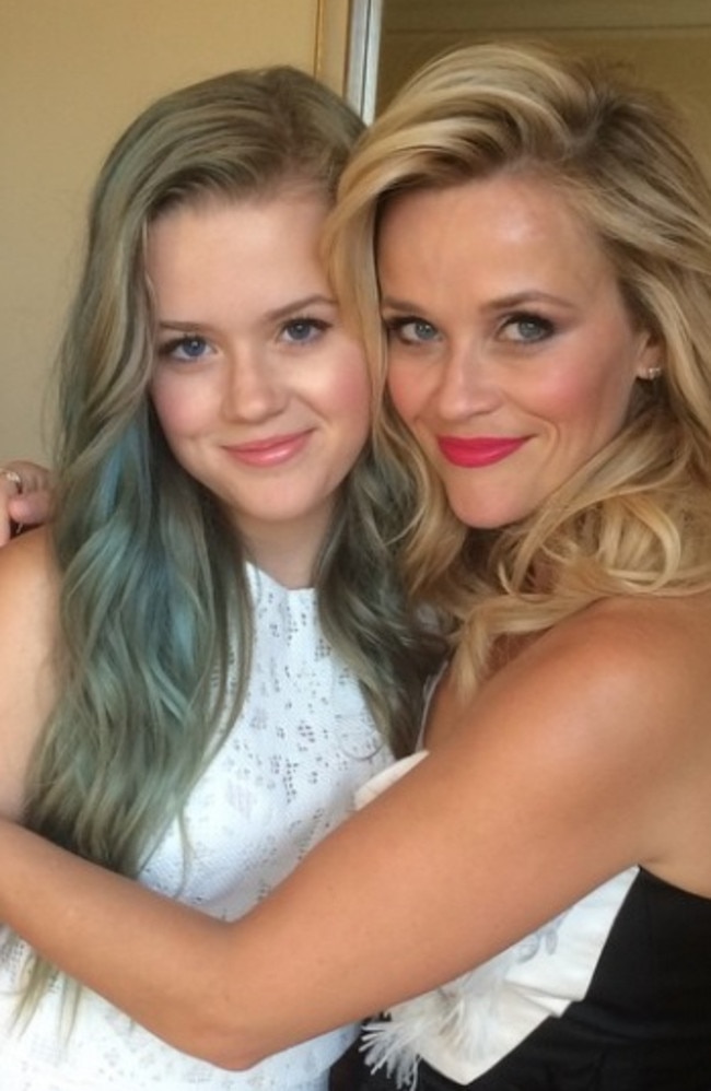 Reese Witherspoons Daughter Ava Phillippe Looks Exactly Like Her In 