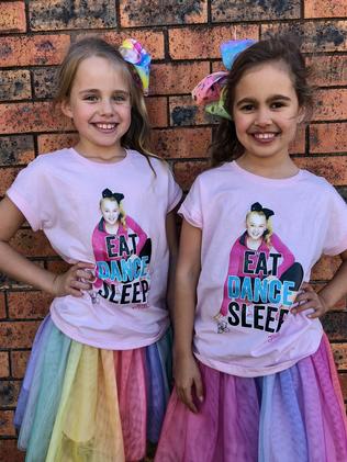 Zara Mabberley, 7 and Hannah Cotte, 8, in their JoJo bows before the show. Picture: AAP