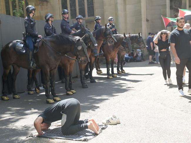 The crowd in support of the end of the Palestinian and Israeli conflict in Sydney. Picture: Jeremy Piper