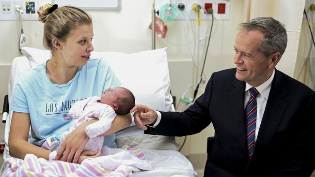 Cassandra Beale and daughter Myah meet the Opposition Leader at Casey Hospital. ‘It’s been quite an experience,’ she said of the birth. Picture: AAP