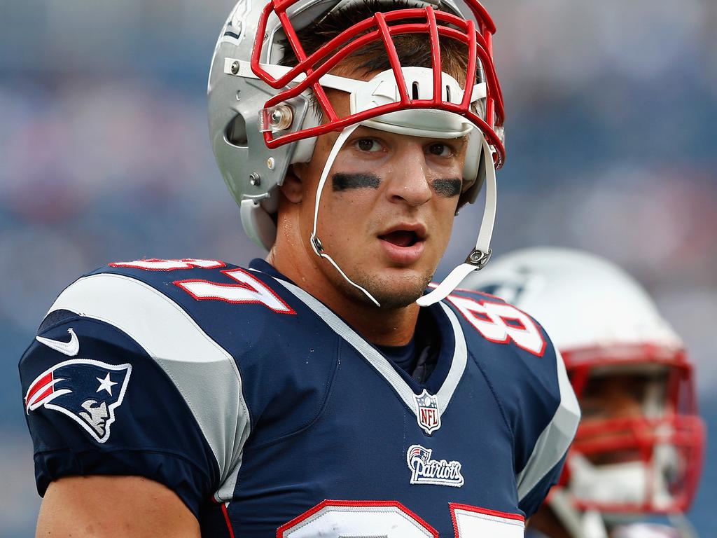 The call between Tom Brady and Rob Gronkowski that made him burst into  tears