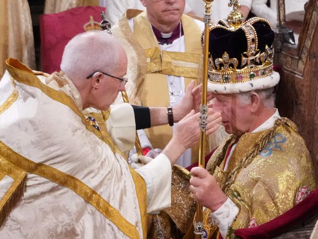 The Archbishop of Canterbury Justin Welby places the St Edward's Crown onto the head of Britain's King Charles III during the Coronation Ceremony inside Westminster Abbey in central London on May 6, 2023. - The set-piece coronation is the first in Britain in 70 years, and only the second in history to be televised. Charles will be the 40th reigning monarch to be crowned at the central London church since King William I in 1066. Outside the UK, he is also king of 14 other Commonwealth countries, including Australia, Canada and New Zealand. Camilla, his second wife, will be crowned queen alongside him and be known as Queen Camilla after the ceremony. (Photo by Victoria Jones / POOL / AFP)