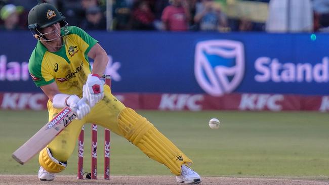 David Warner of Australia plays bats during the second T20 international cricket match between South Africa and Australia at the St George's Park Cricket Ground in Port Elizabeth on February 23, 2020. (Photo by Michael Sheehan / AFP)