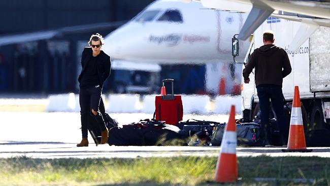 One Direction's Zayn Malik appears tired as he lands in Sydney