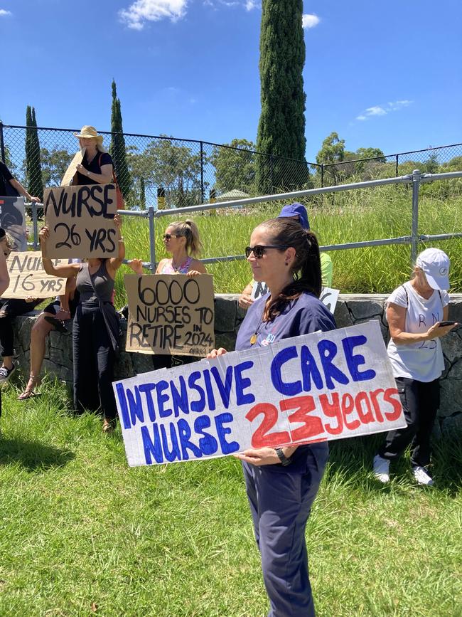 Angry nurses sacked for refusing a Covid vaccine are protesting at the Gold Coast Hospital.