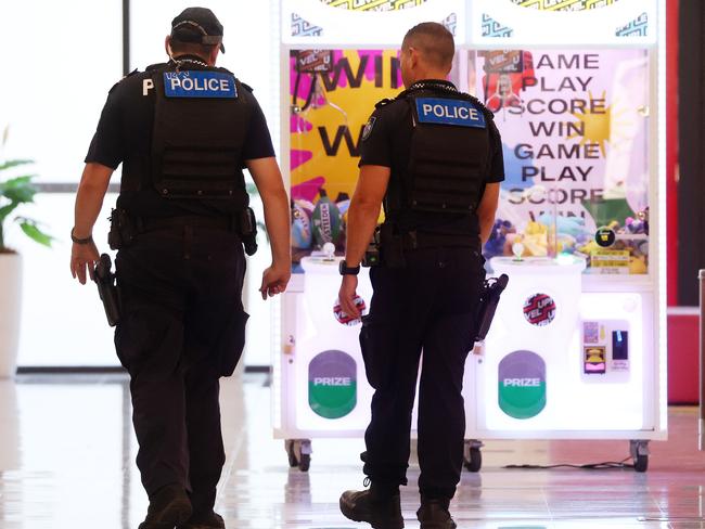 YAMANTO, AUSTRALIA. NewsWire Photos. JANUARY 14, 2025 Police presence at Yamanto Central shopping centre. Picture: NewsWire/ Liam Kidston