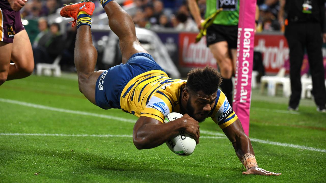 Fijian rugby league players Lote Tuqiri on Maika Sivo try scoring