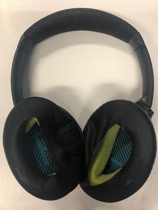The stitching that keep the leather in place on the ear pads can be prone to coming apart after a while. It’s the one major problem with the headphones.