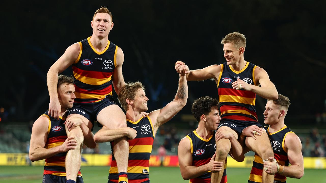 Tom Lynch and David Mackay are chaired off after their final games for the Crows.