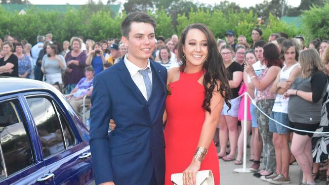 Roma State College students arriving at their formal.