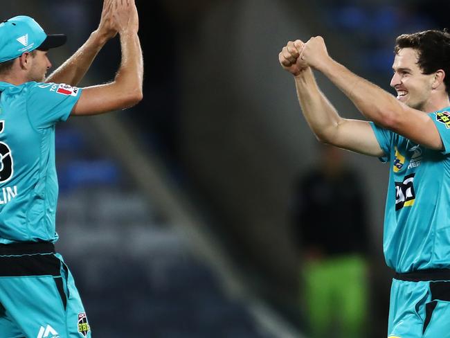 CANBERRA, AUSTRALIA - DECEMBER 14: Jack Wildermuth of the Heat celebrates with team mates after claiming the wicket of Callum Ferguson of the Thunder during the Big Bash League match between the Sydney Thunder and the Brisbane Heat at Manuka Oval, on December 14, 2020, in Canberra, Australia. (Photo by Brendon Thorne/Getty Images)