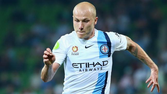 MELBOURNE, AUSTRALIA - JANUARY 25: Aaron Mooy of Melbourne City runs with the ball during the round 16 A-League match between Melbourne City FC and Wellington Phoenix at AAMI Park on January 25, 2016 in Melbourne, Australia.  (Photo by Robert Cianflone/Getty Images)