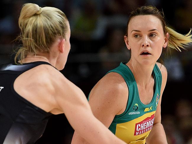 Natalie Medhurst of the Diamonds looks to pass the ball during game 1 of the Constellation Cup netball test series between the Australian Diamonds and the New Zealand Silver Ferns at Qudos Bank Arena, in Sydney, Sunday, Oct. 9, 2016. (AAP Image/Dan Himbrechts) NO ARCHIVING, EDITORIAL USE ONLY
