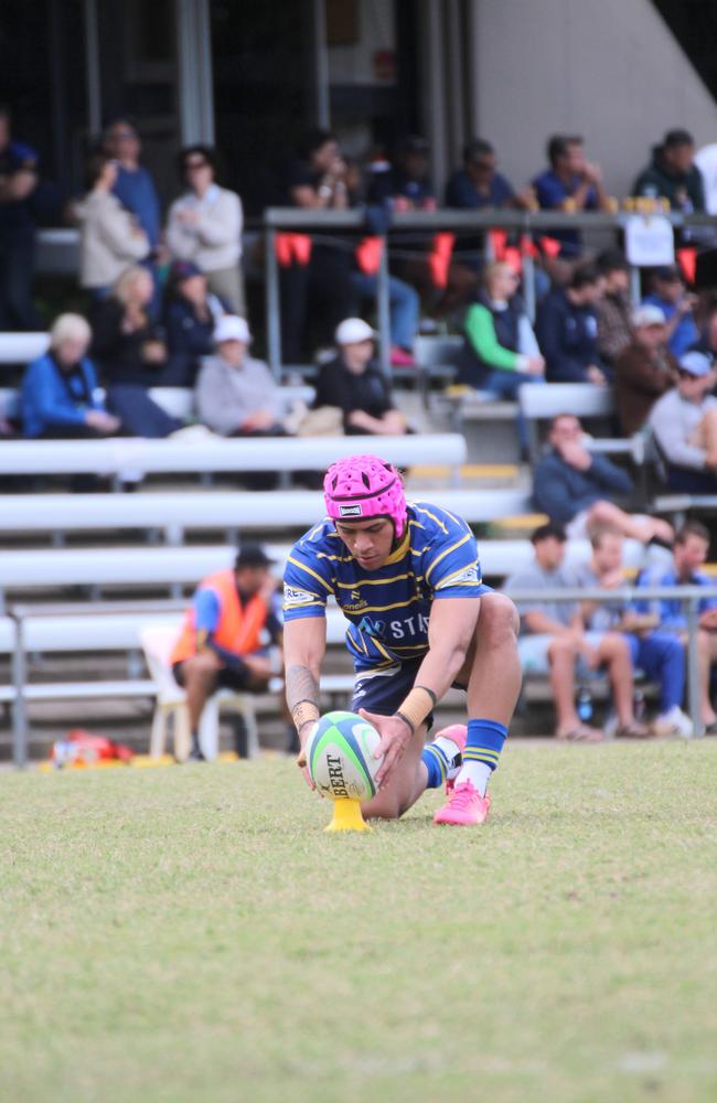 Jodeci Letalu kicking for goal.