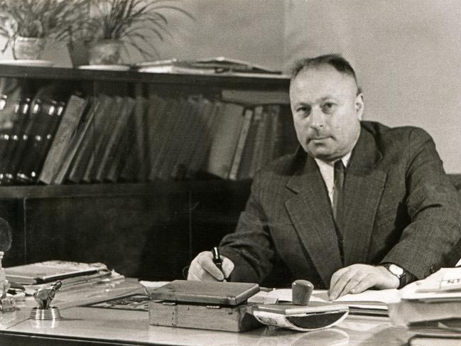 an office worker in the fiftuies