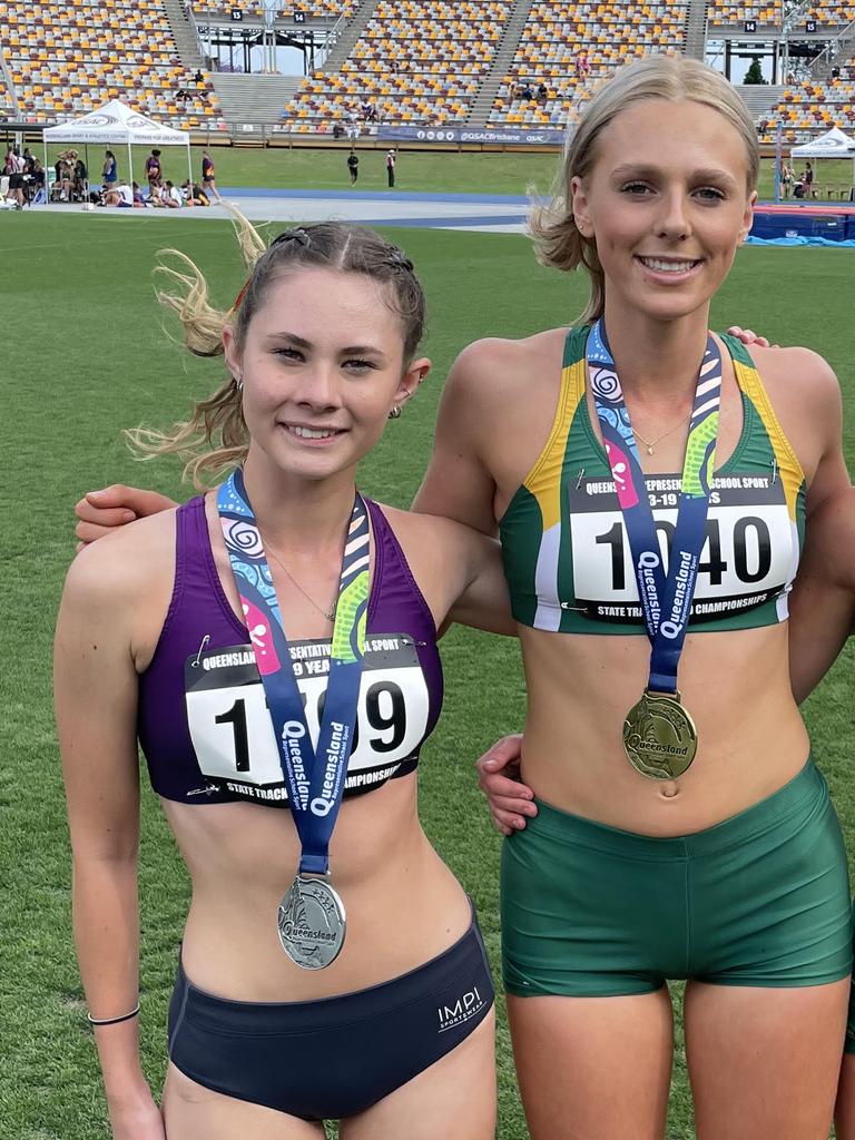 The 17 years steeplechase medallists - Maya Mullins, Milla Roberts.