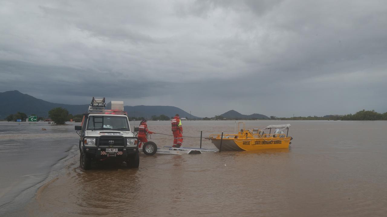 An SES crew launches a boat at the Barron River bridge on the Monday morning of the December floods. Picture: Peter Carruthers