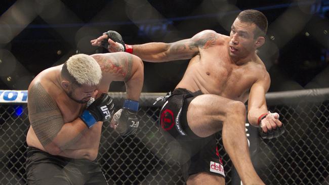 Mark Hunt battles against Brazil's Fabricio Werdum.