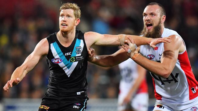 Carlton has emerged as a shock suitor for Matthew Lobbe.