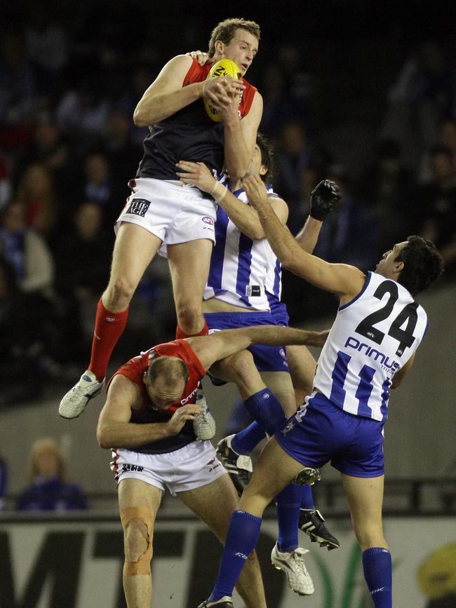 Michael Newton takes mark of the year in 2007 playing for Melbourne.