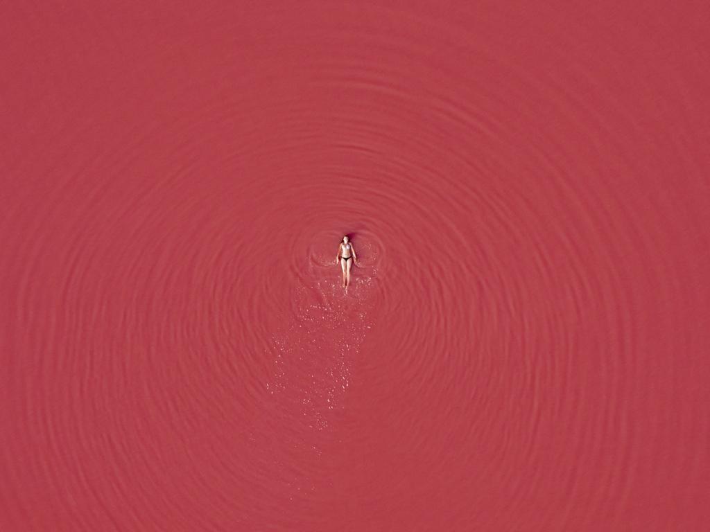 Photo by Wellington Rodrigues / National Geographic Nature Photographer of the Year contest Sea and Salt. Spain has many impressive landscapes , one of the most amazing are the salty pink lakes in Torrevieja. Two beautiful salt lakes: a blue-green one called La Mata lagoon and the other, of an impressive pink colour, known as Torrevieja lagoon; both connected to the sea by canals.