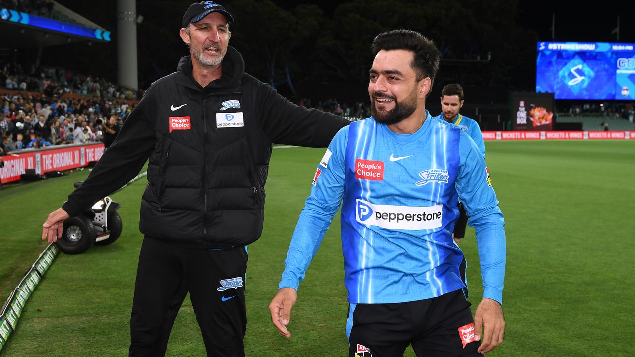 Strikers coach Jason Gillespie with Rashid Khan. Photo by Mark Brake/Getty Images