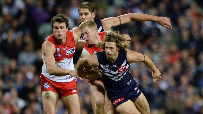Nat Fyfe fights Dan Hannebery for the ball. Picture: Daniel Wilkins