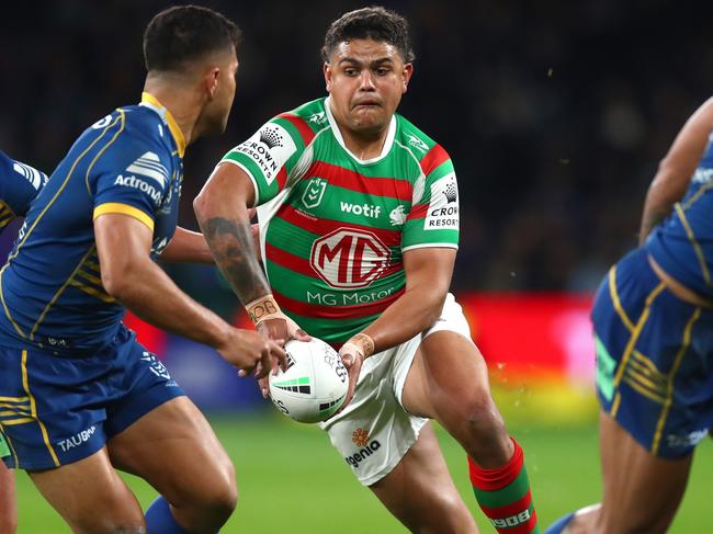 SYDNEY, AUSTRALIA - AUGUST 12: Latrell Mitchell of the Rabbitohs offloads the ball during the round 22 NRL match between the Parramatta Eels and the South Sydney Rabbitohs at CommBank Stadium on August 12, 2022, in Sydney, Australia. (Photo by Jason McCawley/Getty Images)