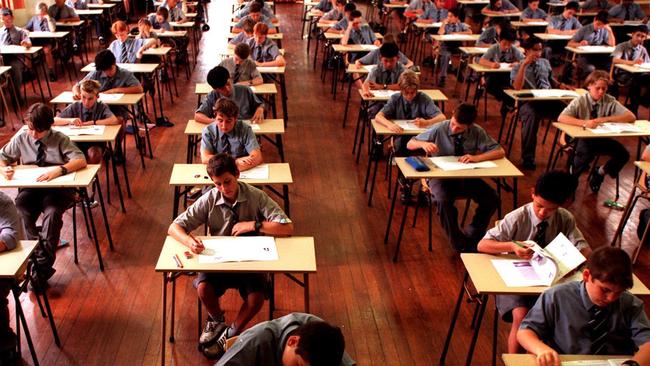 PIRATE: Ashfield Boys High school students sitting for the ELLA literacy test, 01/03/99. NSW / Education / Exam Generic