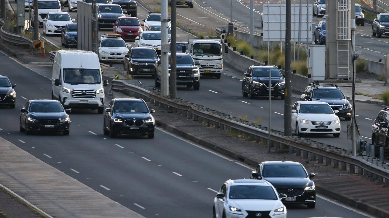 Commuter chaos as Sydney Harbour Tunnel closed