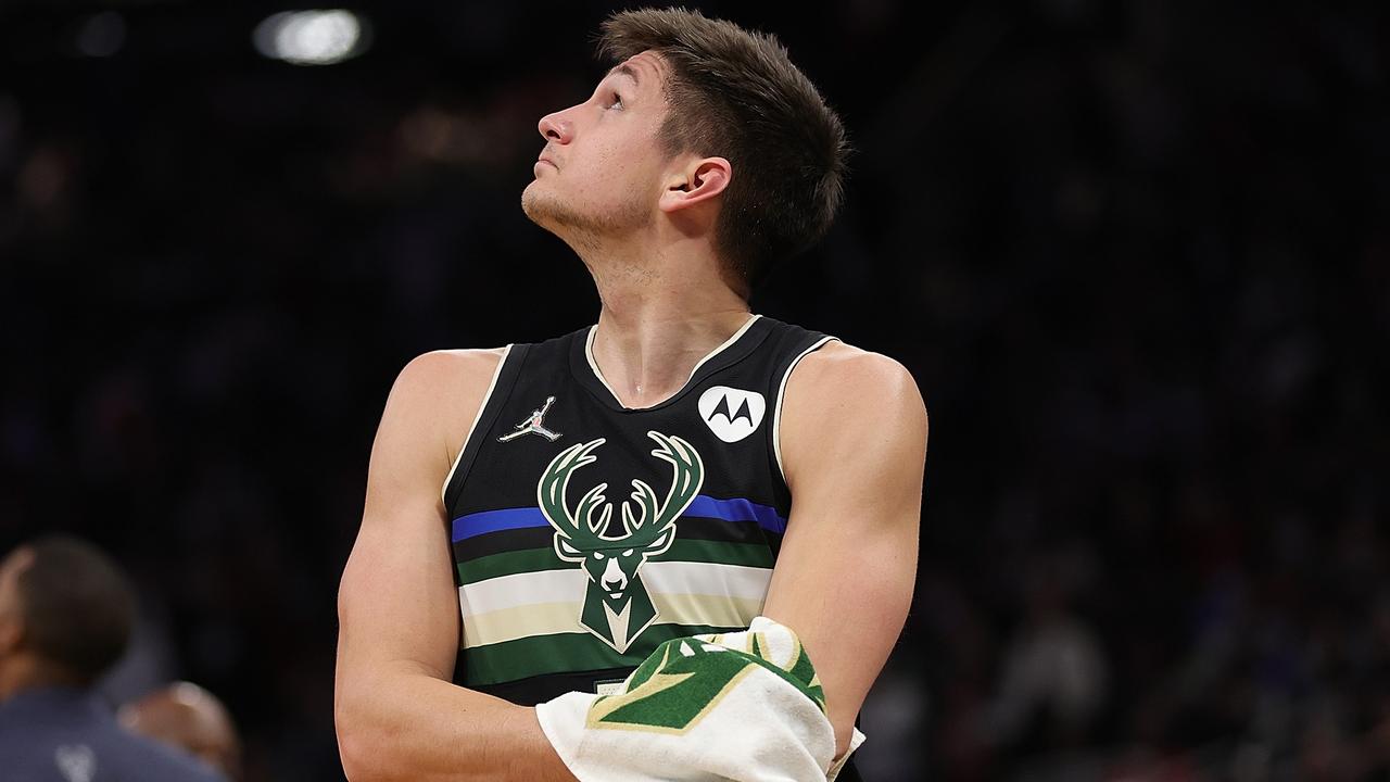 MILWAUKEE, WISCONSIN - JANUARY 21: Grayson Allen #7 of the Milwaukee Bucks looks to the scoreboard before being ejected for a hard foul against Alex Caruso #6 of the Chicago Bulls during the second half of a game at Fiserv Forum on January 21, 2022 in Milwaukee, Wisconsin. NOTE TO USER: User expressly acknowledges and agrees that, by downloading and or using this photograph, User is consenting to the terms and conditions of the Getty Images License Agreement. (Photo by Stacy Revere/Getty Images)